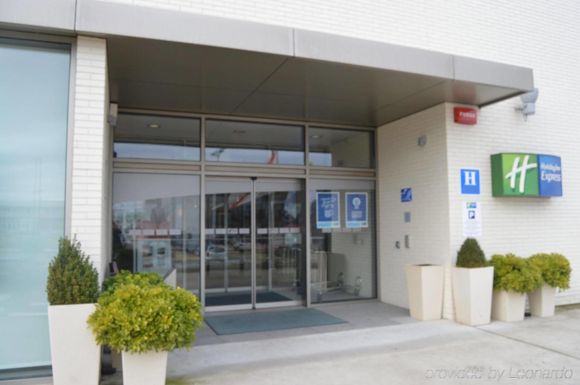 维多利亚快捷假日酒店 外观 照片