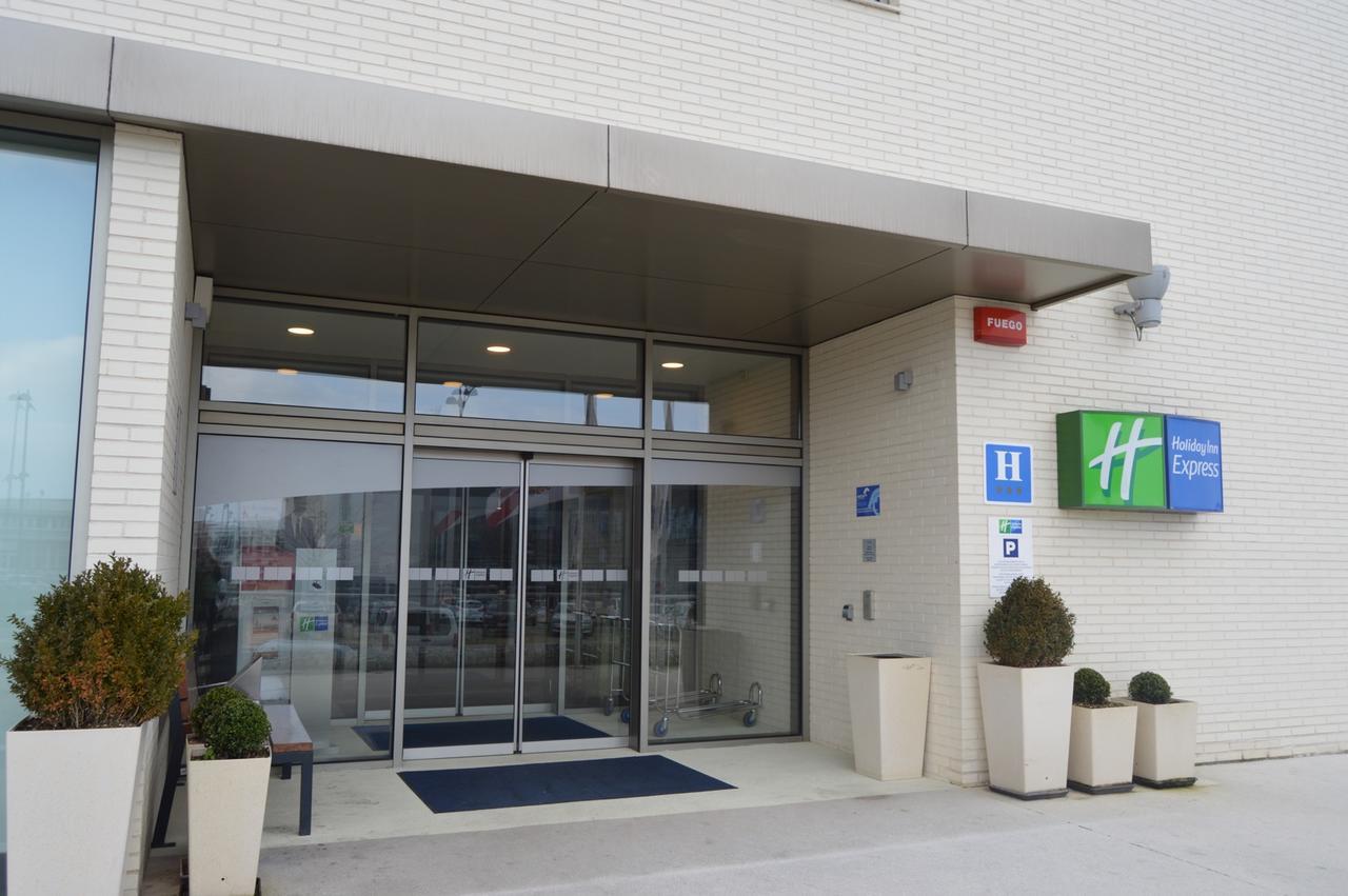 维多利亚快捷假日酒店 外观 照片
